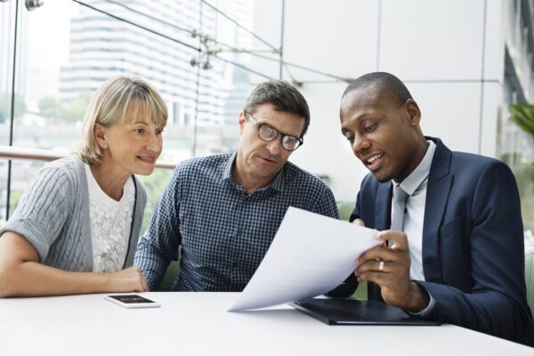 What Does a Financial Advisor Do?