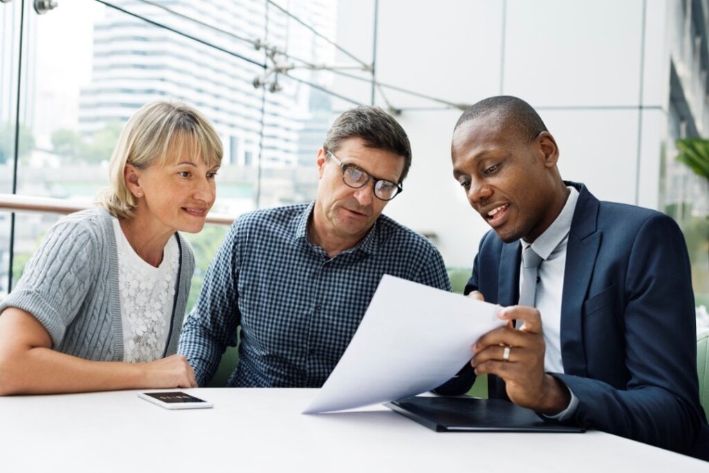 What Does a Financial Advisor Do?